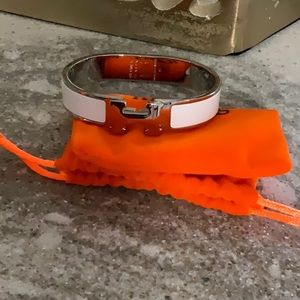 Bangle H Silver and white NEW